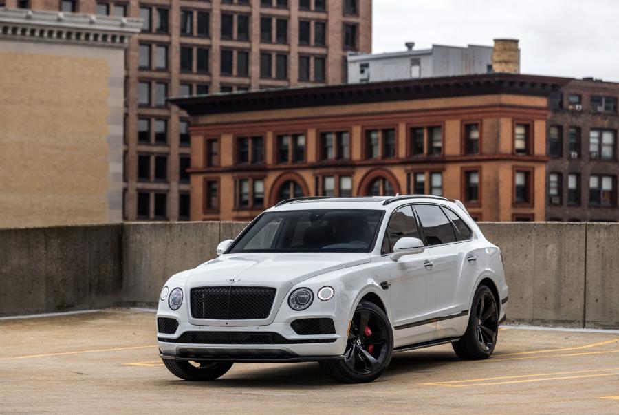  Bentley Bentayga V8 2018 года  (NA) (фото 1 из 22)